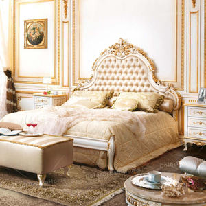 Ensemble de chambre à coucher de luxe sur mesure de style moderne du milieu du siècle en bois de teck massif pour usage hôtelier, comprend des tables de chevet et un banc - Product Image 1