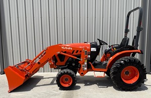 รถแทรกเตอร์ขนาดเล็ก LX2620HSD ขับเคลื่อน 4 ล้อ เครื่องยนต์ดีเซล พร้อมที่ตักด้านหน้า สำหรับงานเกษตรและจัดสวน - Product Image 3
