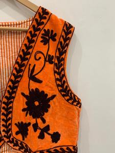 Orange Suzani velours avant ouvert sans manches gilet femmes velours élégant veste rétro brodé velours veste - Product Image 4