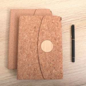 A5โน้ตบุ๊คไม้ก๊อกสั่งทำพร้อมฝาปิดแม่เหล็ก-ของขวัญธุรกิจส่วนบุคคลและวารสารที่มีตราสินค้า - Product Image 4