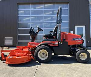 Tondeuse autoportée diesel 4 temps F2690 2025 avec bac de ramassage de 150 L - Product Image 1