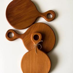 Tabla Redonda de Madera Premium con Mango, Tabla de Cortar Resistente para Servir Pizza y Uso en la Cocina, Venta al por Mayor desde India - Product Image 3