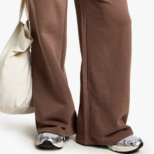 Ensemble de survêtement pour femme, confortable pour l'hiver, deux pièces / coupe ajustée avec fermeture éclair, capuche avec cordon de serrage et taille élastique - Product Image 4