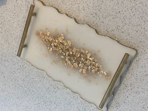 CETTE PLATEAU DE SERVICE ÉPOXY EN RÉSINE PERSONNALISABLE ET ÉLÉGANTE Conception rectangulaire pour la maison Restaurant Hôtel Plateau en résine - Product Image 2