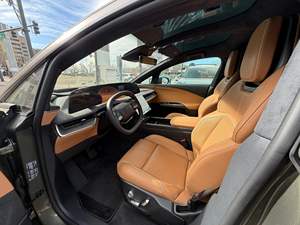 Gravity Dream Edition 2026 ~500 Millas, 1,070 Caballos de Fuerza, Tracción en las Cuatro Ruedas con Motor Dual, Equipamiento de Alta Gama - Product Image 5