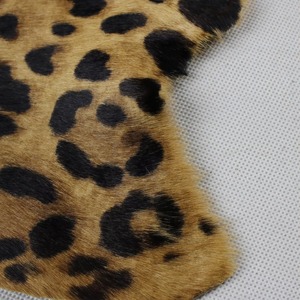 Cuero de vaca con estampado de leopardo tostado a medida, pieles de animales reales - Product Image 3