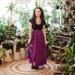 Vente en gros de jupes longues en soie indienne, lot de jupes longues, jupes de bohème, jupes saris en soie hippie à vendre - Product Image 2