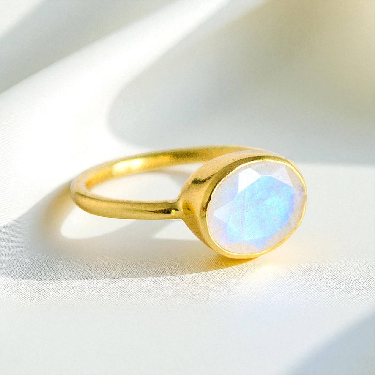 มูนสโตนสีรุ้งสีทอง