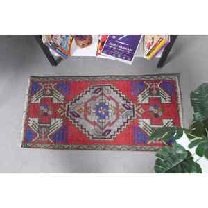 Alfombra Vintage de 1.5x3 pies, Alfombra Turca Pequeña, Alfombra de Lana con Diseño de Camuflaje Rojo y Azul - Product Image 3