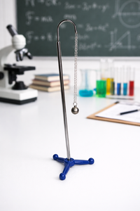 Modelo de Aparato de Péndulo Simple de Latón Educativo MSP25 para Laboratorios de Física de Escuelas y Universidades - Product Image 2