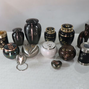 Urne de crémation en métal de la meilleure qualité avec conception d'empreinte d'animaux de patte pour garder les cendres de vos animaux de compagnie et garder leurs souvenirs - Product Image 5
