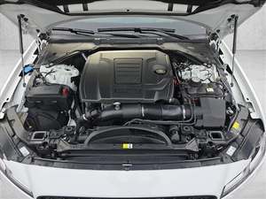 Jaguar XF P300 R-Dynamic SE AWD 2024 d'occasion, incroyablement parfait, faible kilométrage, en stock, proposé à un prix fantastique - Product Image 6