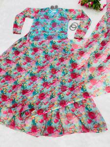 ชุดส่าหรีพิมพ์ลายสำหรับงานปาร์ตี้สวยงาม - Product Image 4