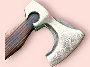 Hacha de acero al carbono OEM Hacha vikinga forjada a mano con dolor en la hoja con madera de rosa quemada y rap de cuero en la Funda de cuero del mango - Product Image 2