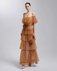 Vestido Largo Vintage para Fiesta, Color Marrón Nude, con Capas Plisadas, Escote Cuadrado con Volantes, Detalle Floral Romántico, Hecho en Vietnam - Product Image 1