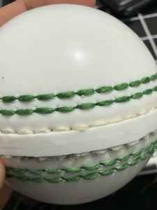 ลูกคริกเก็ตหนังนิ่มสำหรับฝึกซ้อมในร่มและกลางแจ้ง ลูกบอลสังเคราะห์ - Product Image 4