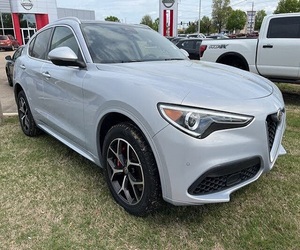 Offre exceptionnelle : Alfa Romeo Stelvio Tia AWd 2021 d'occasion, propre et prête à être expédiée - Product Image 1