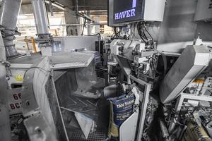 Ciment ATZ CEM II 42.R-Haute résistance, prise rapide, durable pour les murs extérieurs en gros de l'usine du Vietnam - Product Image 4