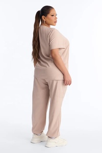 EVERGLOW Conjunto de Uniforme Médico Unisex Rosa con Diseño de Paneles Diagonales, Uniforme Hospitalario de Spandex/Poliéster Tejido, Pantalones y Blusa con Detección de Agujas - Product Image 3