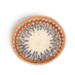 Assiette en nacre de qualité supérieure avec bord en rotin naturel pour une présentation élégante des repas et la décoration de la maison en provenance du Vietnam - Product Image 2