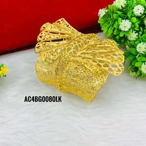 Juego de Brazaletes Chapados en Oro con Diseño Dorado. - Product Image 3