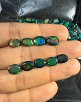 Opale éthiopienne noire naturelle taillée, lot de pierres de 145 carats, taille MM mixte, opale de feu multicolore pour la fabrication de bijoux, vente en gros d'opale