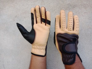 Winter Season Comfortable Full Fingers Horse Riding <b>Gloves</b> for Men with Hook & Loop Closure Mesh Fabric <b>Touchscreen</b> Compatible - Product Image 5