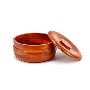 Un recipiente o tazón de madera con tapa utilizado para almacenar chapati y servirlos como vajilla hecha de madera de alta calidad. - Product Image 6