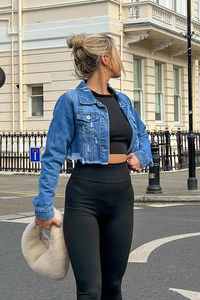 Meilleure vente au prix d'usine Veste en jean courte de qualité supérieure bleu moyen à manches longues conçue pour les femmes pour un confort en toutes saisons - Product Image 4