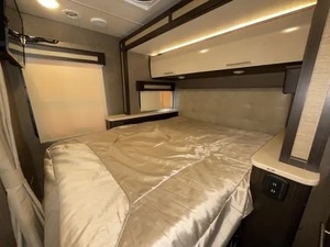 Fournisseur de camping-car de classe C d'occasion Thor Motor Coach Compass 23TB 2017 à vendre - Product Image 5