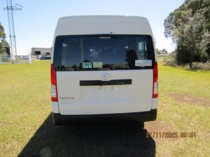 Fourgon Hiace 2023 à conduite à gauche, boîte manuelle, intérieur foncé, sièges en tissu, à vendre - Product Image 5