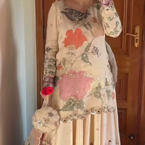 Magnifique ensemble Sharara indien pakistanais en Chinon pur avec imprimé lourd, idéal pour les fêtes et mariages, pour femmes - Product Image 1