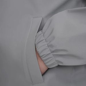 เสื้อแจ็คเก็ตบอมเบอร์กันน้ำแบบมีฮู้ดสำหรับฤดูหนาว ยูนิเซ็กซ์ ผลิตจากผ้าฝ้าย 100% เป็นมิตรกับสิ่งแวดล้อม กันลม ซิปปิด บริการ OEM - Product Image 6