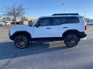 Prado 4x4 SUV 2024 pas cher, neuf/d'occasion, véhicule tout-terrain, boîte automatique, conduite à gauche, caméra arrière - Product Image 5