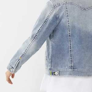 Chaqueta de Mezclilla para Hombre, Diseño OEM, Corte Regular, Estilo Urbano, con Parches Personalizados, Estampados y Bordados - Product Image 6