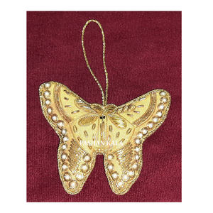 Decoración colgante de Navidad Forma de mariposa Trabajo con cuentas Hecho a mano Zari Bordado y trabajo con cuentas Adornos colgantes de Navidad - Product Image 1