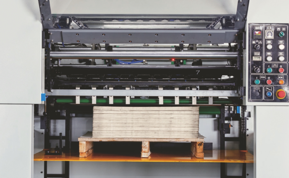AEM-1050 Automatic Die Cutting Machine HMI Monitor With Waste Stripping