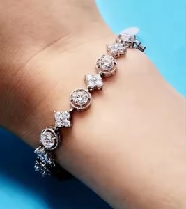 Pulsera y brazalete de oro blanco de 18 quilates con diamantes cultivados en laboratorio de forma redonda para mujer a precio mayorista - Product Image 1