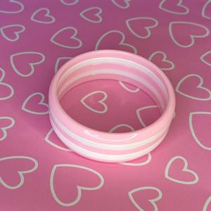 Le dernier bracelet de bijoux de mode de conception moderne fabriqué en résine disponible au meilleur prix - Product Image 2