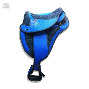 Selle anglaise de qualité supérieure Selle de cheval Freemax en cuir synthétique daim ensemble complet avec sangle d'étrier - Product Image 6
