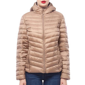 Chaqueta acolchada de Invierno para mujer personalizada superventas tendencia superior servicio OEM nuevo diseño informal y uso en exteriores - Product Image 1