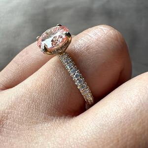 Bague de fiançailles en diamant de laboratoire de couleur rose de 3 carats, taille ronde, certifiée IGI, sertie pavé en or 14 carats, bague de mariage pour la mode féminine - Product Image 4