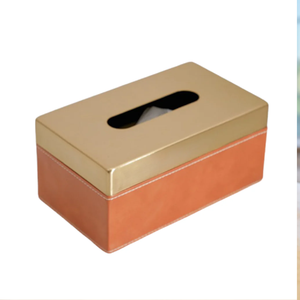 Elegante caja de pañuelos rectangular negra con tapa dorada y detalles laterales acanalados, disponible a precios de mayoreo. - Product Image 2