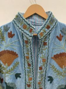 Manteau court brodé indien Veste courte brodée Suzani velours bleu Veste courte Bomber Suzani Veste femme - Product Image 3