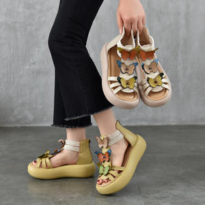 รองเท้าผ้าใบแฟชั่นแบบสวมใส่ได้ทั้งชายและหญิง พื้นหนา มีเชือกผูก ดีไซน์ทันสมัย - Product Image 3