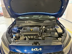 Sedán 2024 K I A Forte LXS usado cuidadosamente - Product Image 3