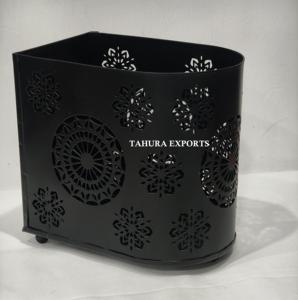 Bougeoir en métal net conçu pour divers styles de décoration intérieure avec un corps robuste et des bords lisses offrant un éclairage durable - Product Image 5