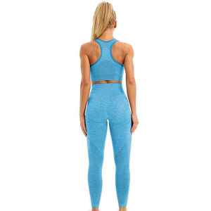Conjunto de yoga flexible para mujer, confeccionado con tela cómoda y transpirable, diseñado para un movimiento fluido durante el yoga y las rutinas de fitness. - Product Image 3