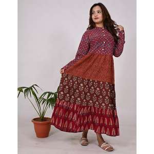 ชุดเดรสยาวสไตล์โบฮีเมียนสำหรับผู้หญิงชุดเดรสแม็กซี่ผ้าฝ้ายพิมพ์ลายดอกไม้งานปาร์ตี้ยาวถึงพื้นพร้อมดีไซน์แบบเย็บปะติด - Product Image 2