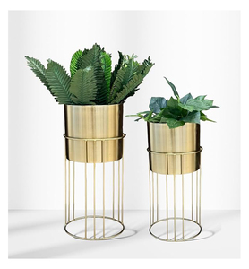 Macetas de metal dorado personalizables con soporte de hierro Diseño redondo elegante para uso en interiores y exteriores Hogar Jardín Balcón y vida - Product Image 1